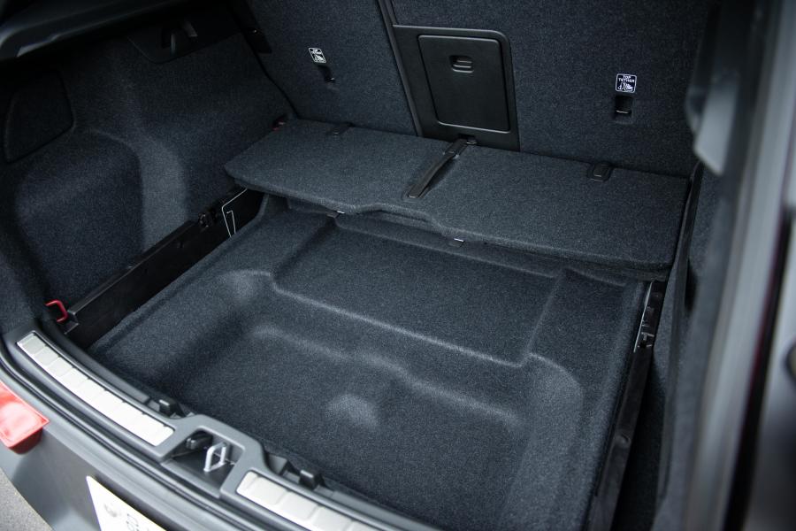  Volvo XC40 T5 R-Design 2018 года  (JP) (фото 18 из 23)